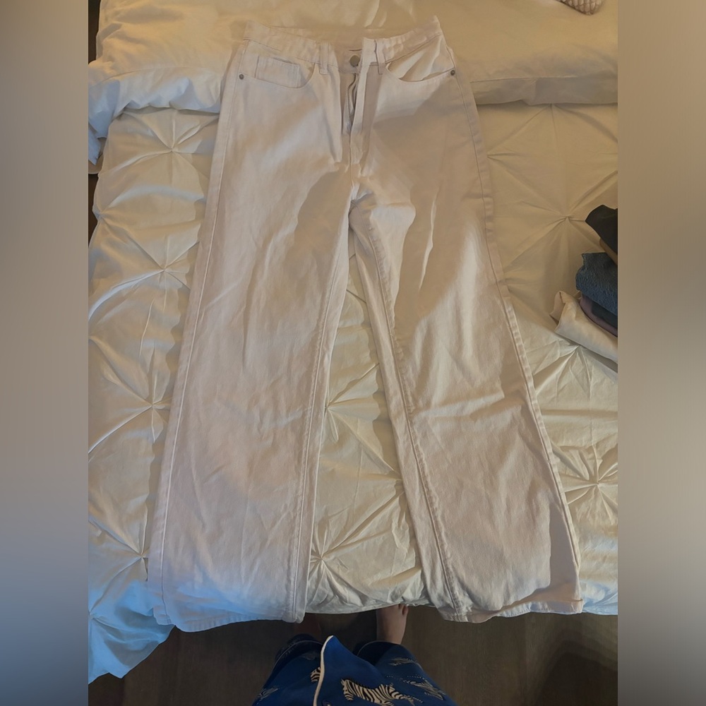 White mom/ boyfriend pants